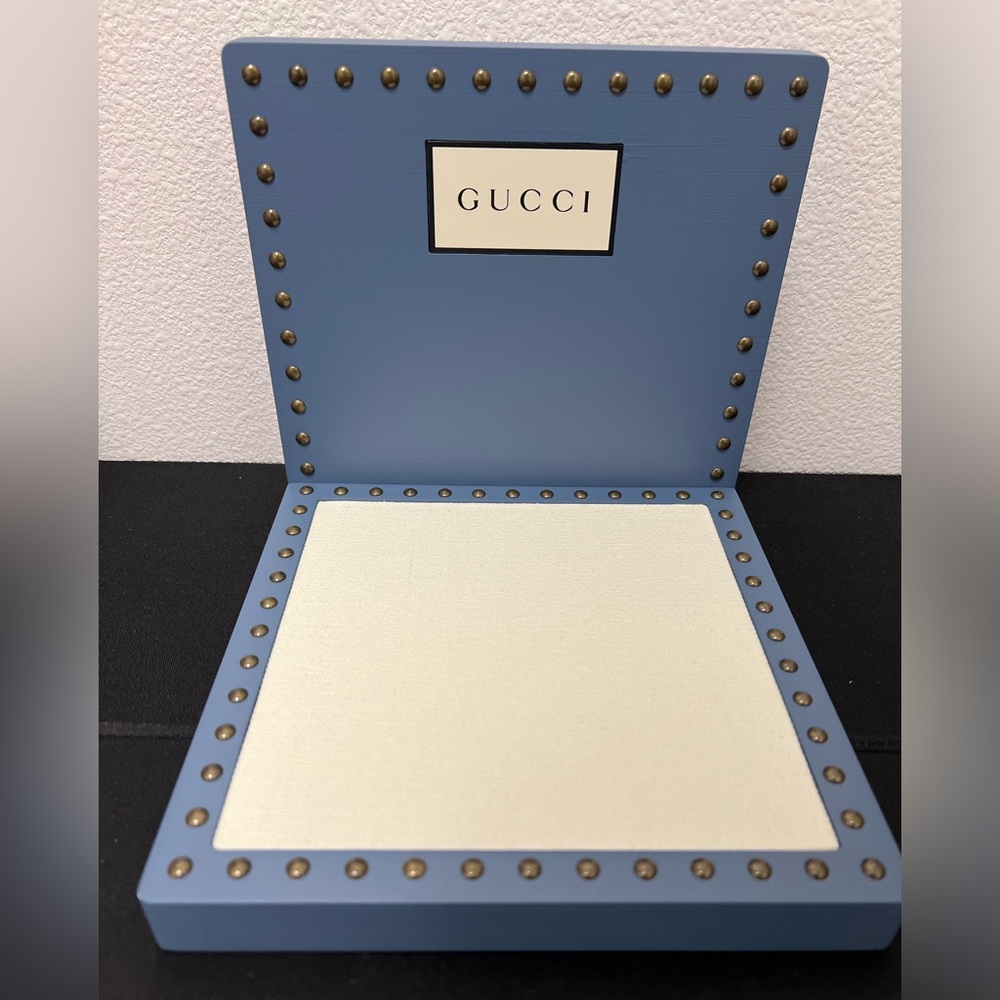 Gucci eyewear display